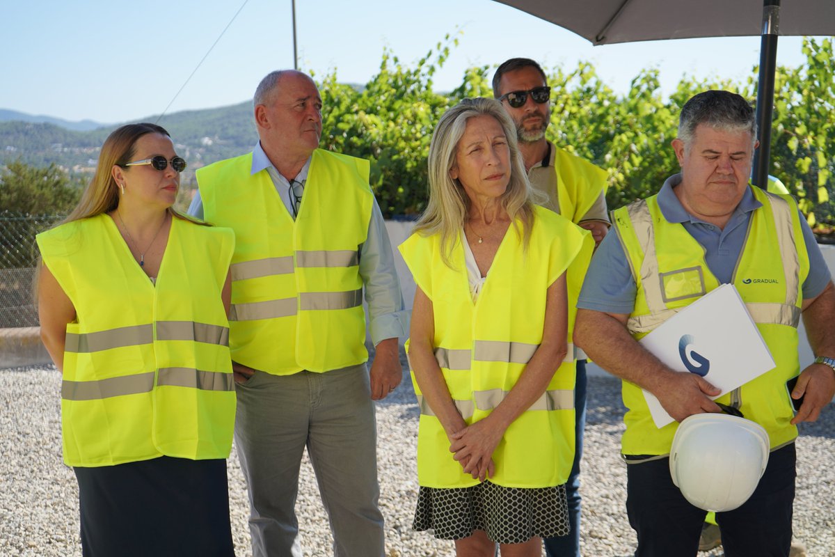 cmar_ib's tweet photo. 🔵 ABAQUA visita les obres de connexió entre l’artèria de Roca Llisa i el pou de Can Pere Mosson, a Santa Eulària

L’actuació permetrà estendre l’aigua dessalada a una zona proveïda fins ara exclusivament amb recursos subterranis

ℹ️ https://t.co/kKk4bXfz1r https://t.co/d4c6CyHEOP