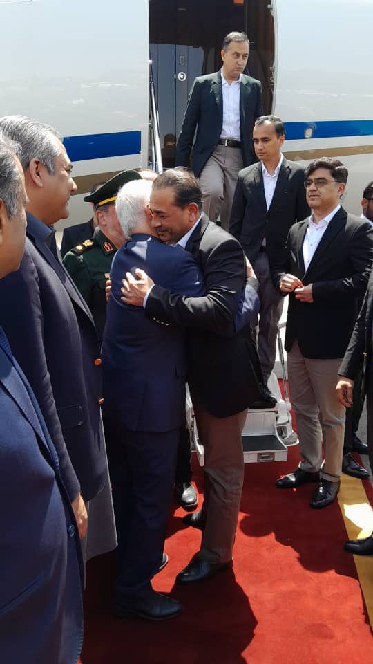 Hanzalamalik97's tweet photo. Field Marshal Syed Asim Munir COAS & CDF of Pakistan arrives in Tehran, #Iran  to attend the funeral prayers of Iranian’s Supreme Leader Ali Khamenei

Upon arrival, Iran's Minister of Defense, Minister of Interior, & senior civil-military officials warmly welcomed FM Syed Asim Munir.