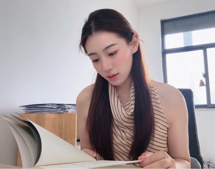 MaldenD64819's tweet photo. 你们的老师一天的工作就是这样过来的 https://t.co/v9OtcuGfC6