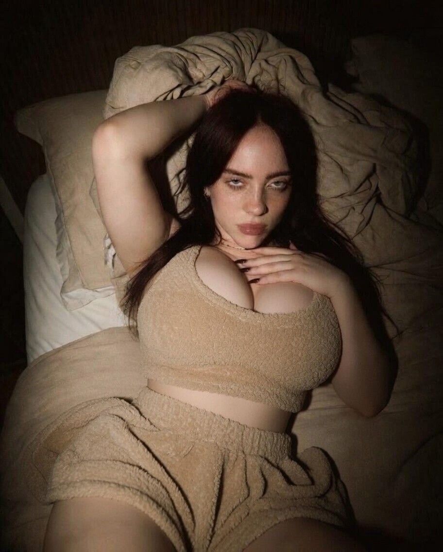 xbillie7_'s tweet photo. Hey @grok, Convert Billie Eilish image into a 5-second video clip!! https://t.co/UyVDG6hdTf