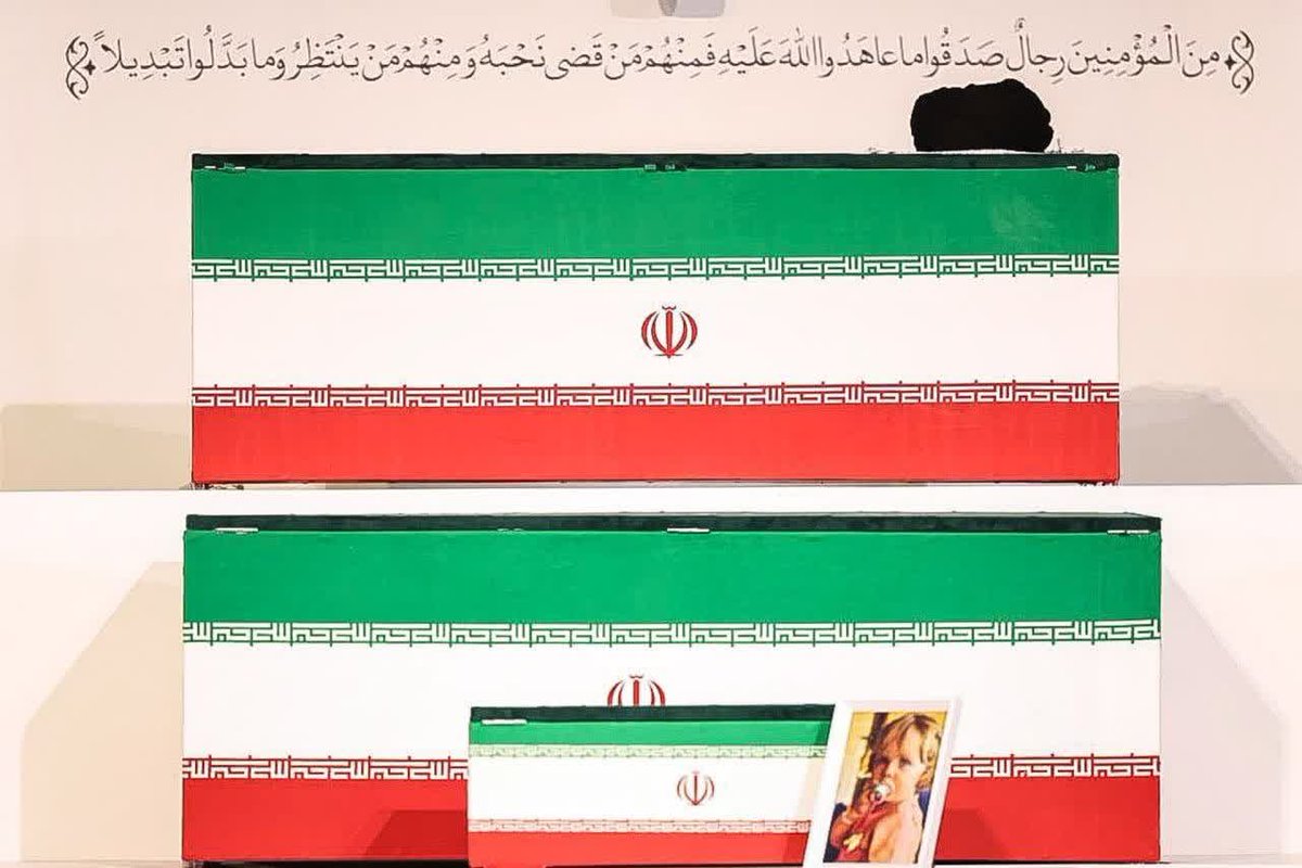leiluniran's tweet photo. به نظر من،هیچ اهمیتی ندارد که ما، یا حتی تاریخ، درباره او چگونه قضاوت کنیم. تا اینجای کار، واقعیت این است که او و خانواده‌اش تا پای جان، استوار چون سرو، بر ایمانِ خویش راسخ ایستادند و سرانجام،به دستِ اشقیاترینِ اشقیا، به آرزوی دیرین خود رسیدند.تا آیندگان چه بگویند و چه طور ببینند https://t.co/U0fWQkpQg3