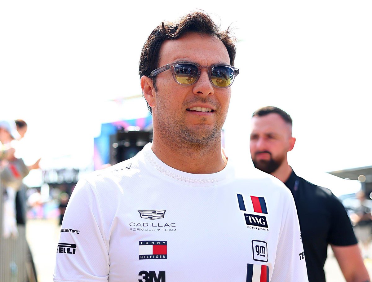 OhCaptainAlex's tweet photo. SALIO EL SOL EN SILVERSTONE https://t.co/kAI3HTN3Rg