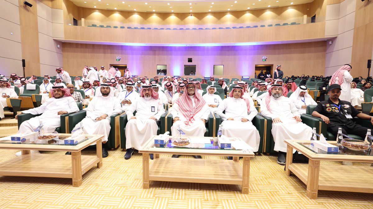 CEONCMKSA's tweet photo. في إطار تفعيل برامج المسؤولية المجتمعية، وتعزيز الشراكات المجتمعية المنبثقة عن نظام الأرصاد، أطلق المركز الوطني للأرصاد عددًا من المبادرات النوعية خلال اللقاء التنسيقي الثاني للمؤثرين والمهتمين بالطقس والمناخ، شملت إطلاق عضوية «هاوي»، وتوقيع أربع مذكرات تفاهم مع جمعيات متخصصة، وتكريم شخصيات فاعلة في الأنشطة الأرصادية؛ بما يسهم في تعزيز الوعي المجتمعي بالطقس والمناخ.