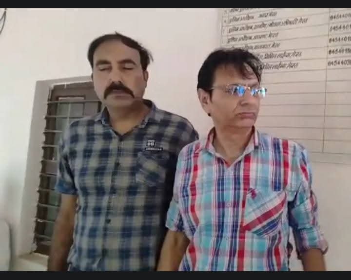 deep_unfiltered's tweet photo. मेरठ में एंटी करप्शन टीम ने जिला विद्यालय निरीक्षक (DIOS) कार्यालय के लेखाकार राजीव सिंघल को ₹25,000 की रिश्वत लेते हुए रंगे हाथ गिरफ्तार किया।

यह शिक्षा व्यवस्था में भ्रष्टाचार पर बड़ा सवाल है।
#Meerut #AntiCorruption #DIOS #Bribery #UPNews #Education #Corruption #BreakingNews https://t.co/fIXGngVmG3