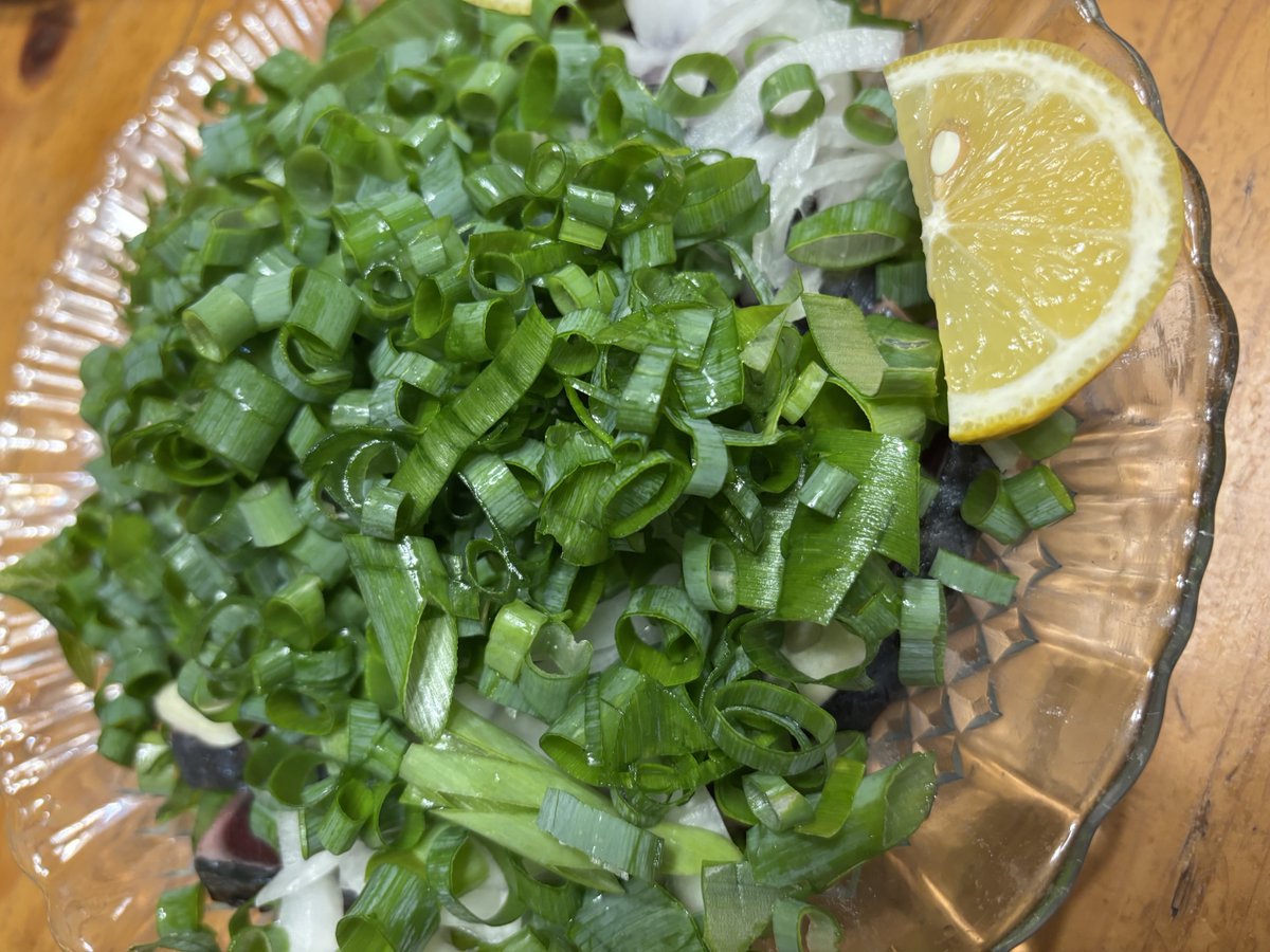 b4mori1's tweet photo. ねぎ乗せすぎてなんの料理かわからなくなった^ ^ https://t.co/DYIujmdq4B