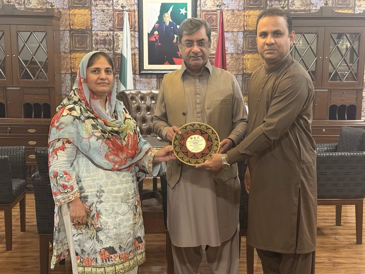 GhHussain81's tweet photo. It is a blessing to have Dynamic and visionary leadership to guide and motivate. Thank you very much worthy Vice Chancellor and Respected Madam, Dean Faculty of Life Sciences, GCUF. https://t.co/xdKZGY43Jx