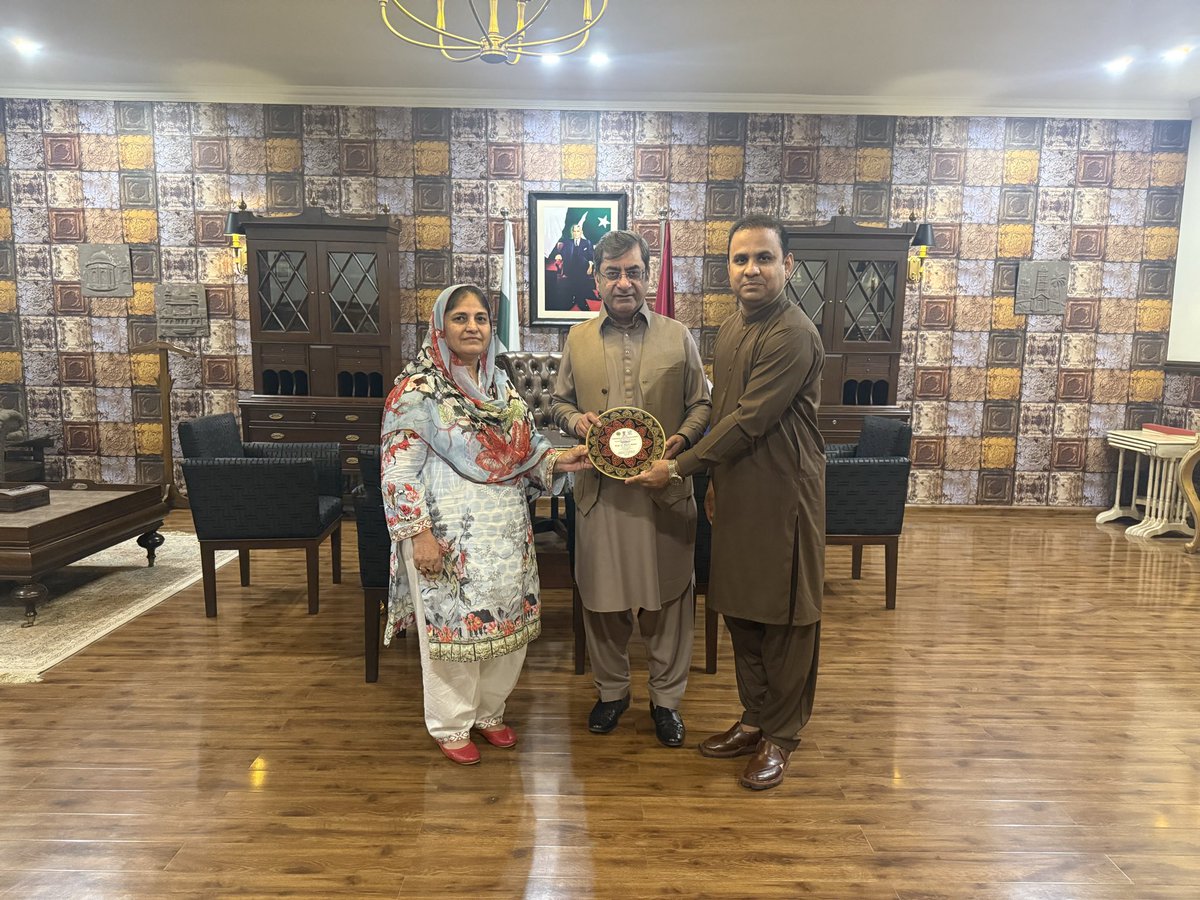 GhHussain81's tweet photo. It is a blessing to have Dynamic and visionary leadership to guide and motivate. Thank you very much worthy Vice Chancellor and Respected Madam, Dean Faculty of Life Sciences, GCUF. https://t.co/xdKZGY43Jx