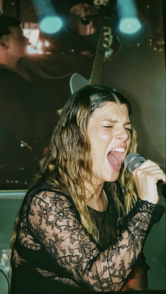 menade's tweet photo. Riportatemi qui 🥹❤️ @MarroneEmma https://t.co/x6dsbpDmnv