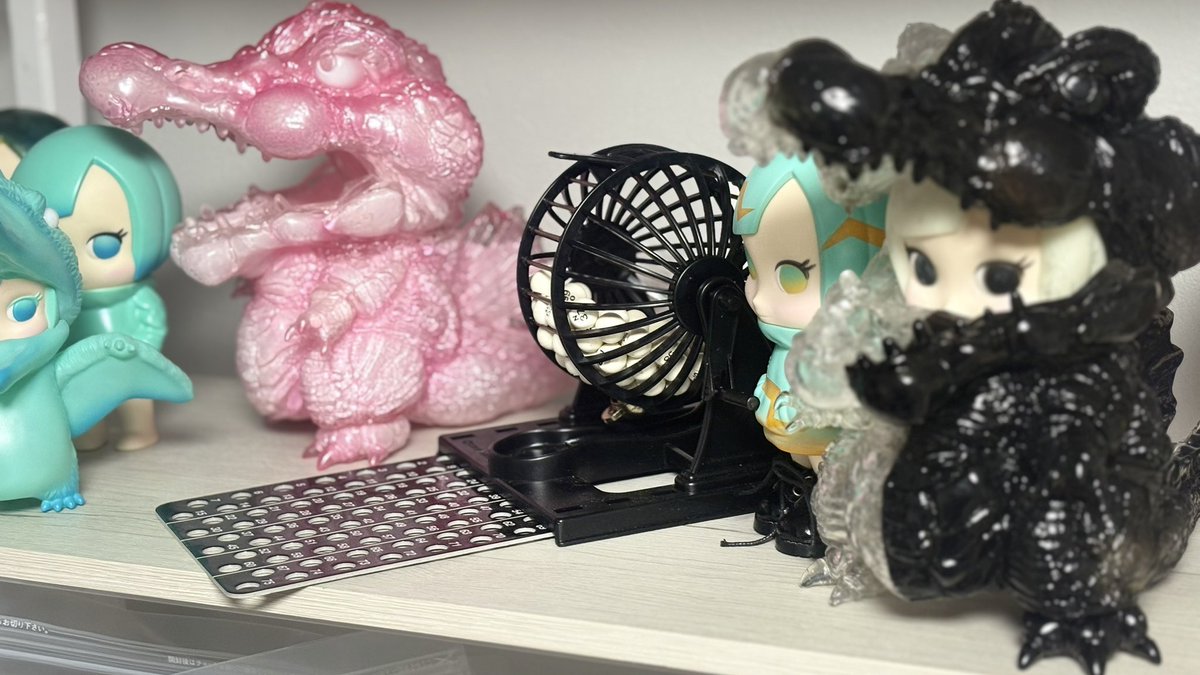 japantoyfactory's tweet photo. あと30分ではじまります！
時間差はあると思いますが出来る限り先に番号をお伝えしたいと思っております！
ビンゴマシーンを用意しました☺️
本当はライブ配信とかしたいのですが…今回はしないです。すみません！

https://t.co/Q6DQkUtgdj

#ソフビ
#くじ https://t.co/qK2f027HBY