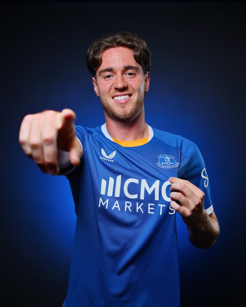 Everton's tweet photo. Win a 2026/27 home shirt signed by Hayden Hackney! 👕