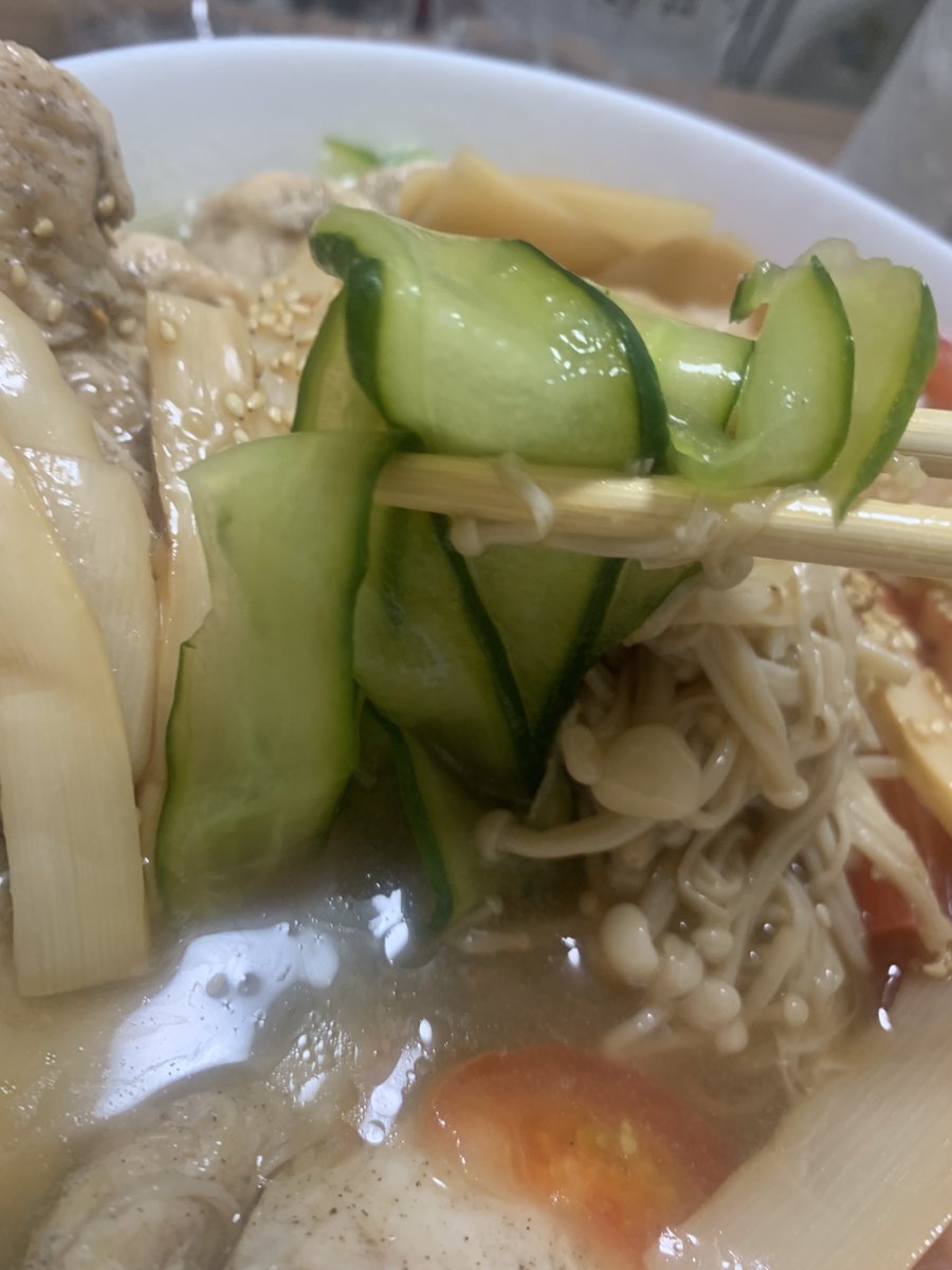 yohanriberuto11's tweet photo. ８割ヴィーガン冷麺作りました
麺の代わりにピーラーで剥いた
きゅうりが入ってます

作り方は後ほどリプライにて

#Avvy
#飯テロ
#自炊
#料理研究 https://t.co/l4FyXrnQbS
