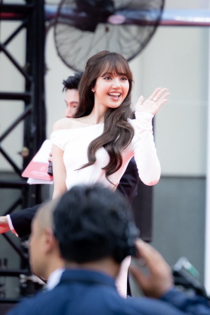 iamkoyjung's tweet photo. นี่คือสมบัติของเอเชีย สมบัติของคนไทยที่ไปไกลระดับโลกมากกกกก! 🤩

LISA ULTIMUNE STUDIO BKK
#LISAxSHISEIDO
#LISAwithULTIMUNE https://t.co/XyJWYiDM6e