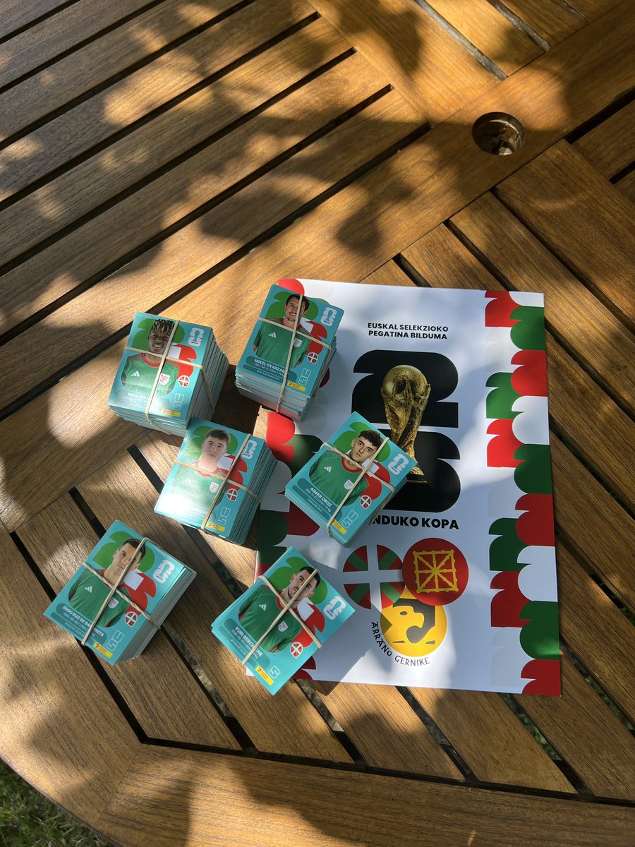 kanutozizilndro's tweet photo. Futbola ez jat askorik gustetan, baina España eta Frantzia gitxiau.

Horregattik atara doguz Euskal Selekzioko mundialeko pegatinak eta albume. 

Lehenengo tirada: SOLD OUT.
Laster barri gehiago.

Eskerrik asko danori! 
Ofizialtasuna! https://t.co/dbQD4vOzMw