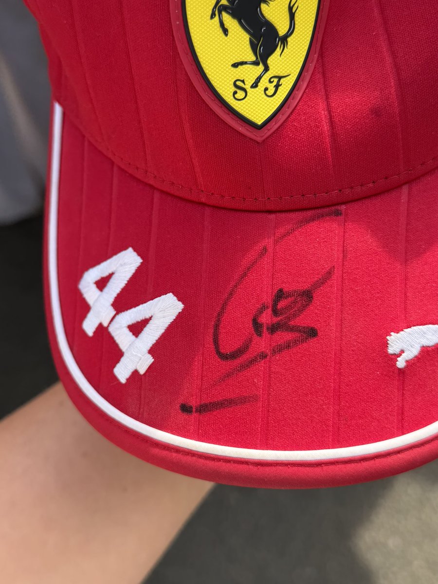hyojinbff's tweet photo. after 10 years of supporting and loving and being inspired by lewis hamilton i finally got to meet the man himself. i feel so blessed and for him to sign my dad’s tattoo (which he’s going to get tattooed when we get home) was an incredible experience ❤️ @LewisHamilton https://t.co/xBVzNUa6Zn