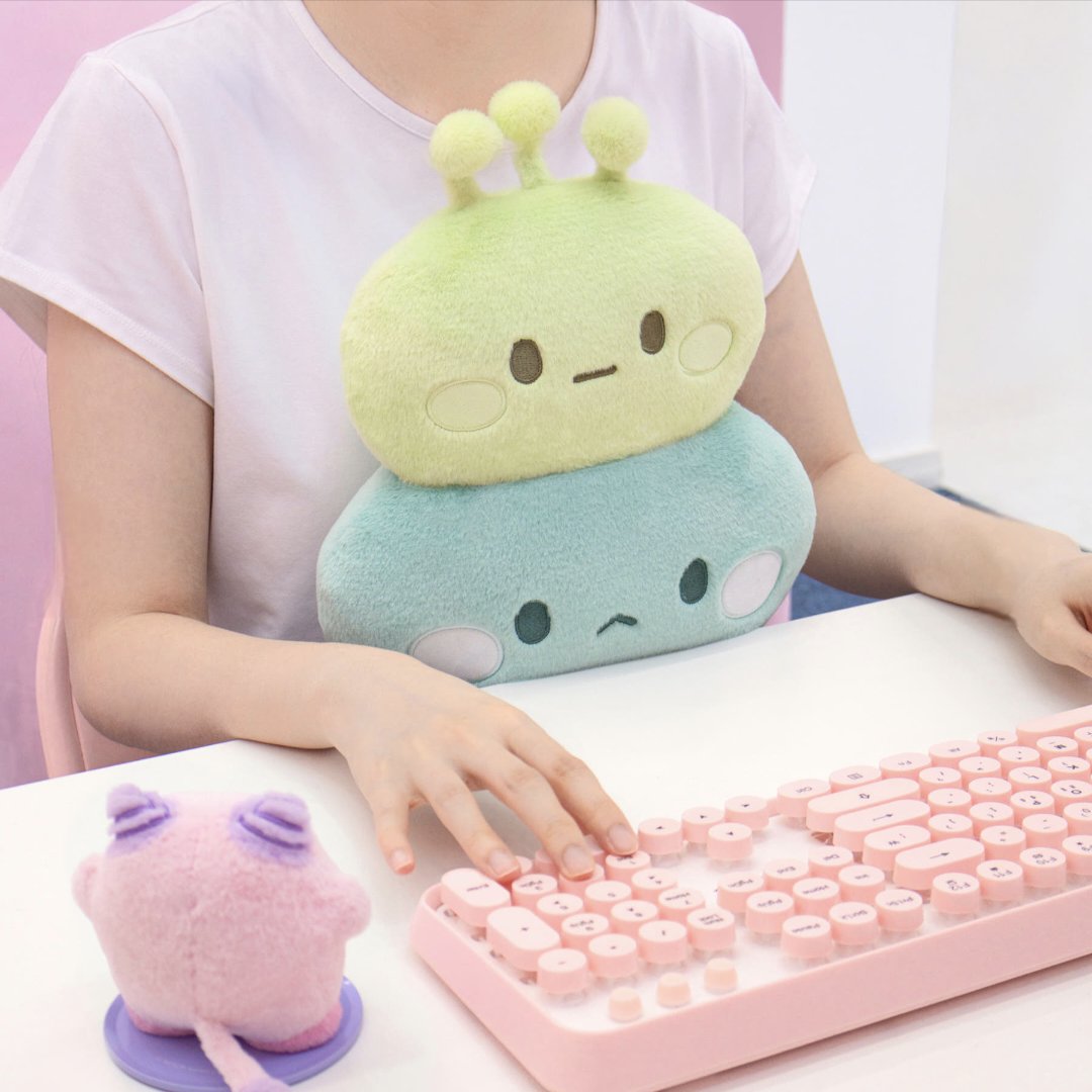 shopchelonline's tweet photo. wts lfb preorder #PHGO
Maple Story Standing Cushion 20cm
🛒1,600.00each(all in)+lsf
DP: 50% PAYO
RB: Flexi Payment; NETA
❤️PATIENT BUYERS
✅️GCash, Maya, GoTyme
✅️J&T; Lalamove
✅️Cainta, Rizal
📌Box Updates on FB page https://t.co/KsDGkBx9ny