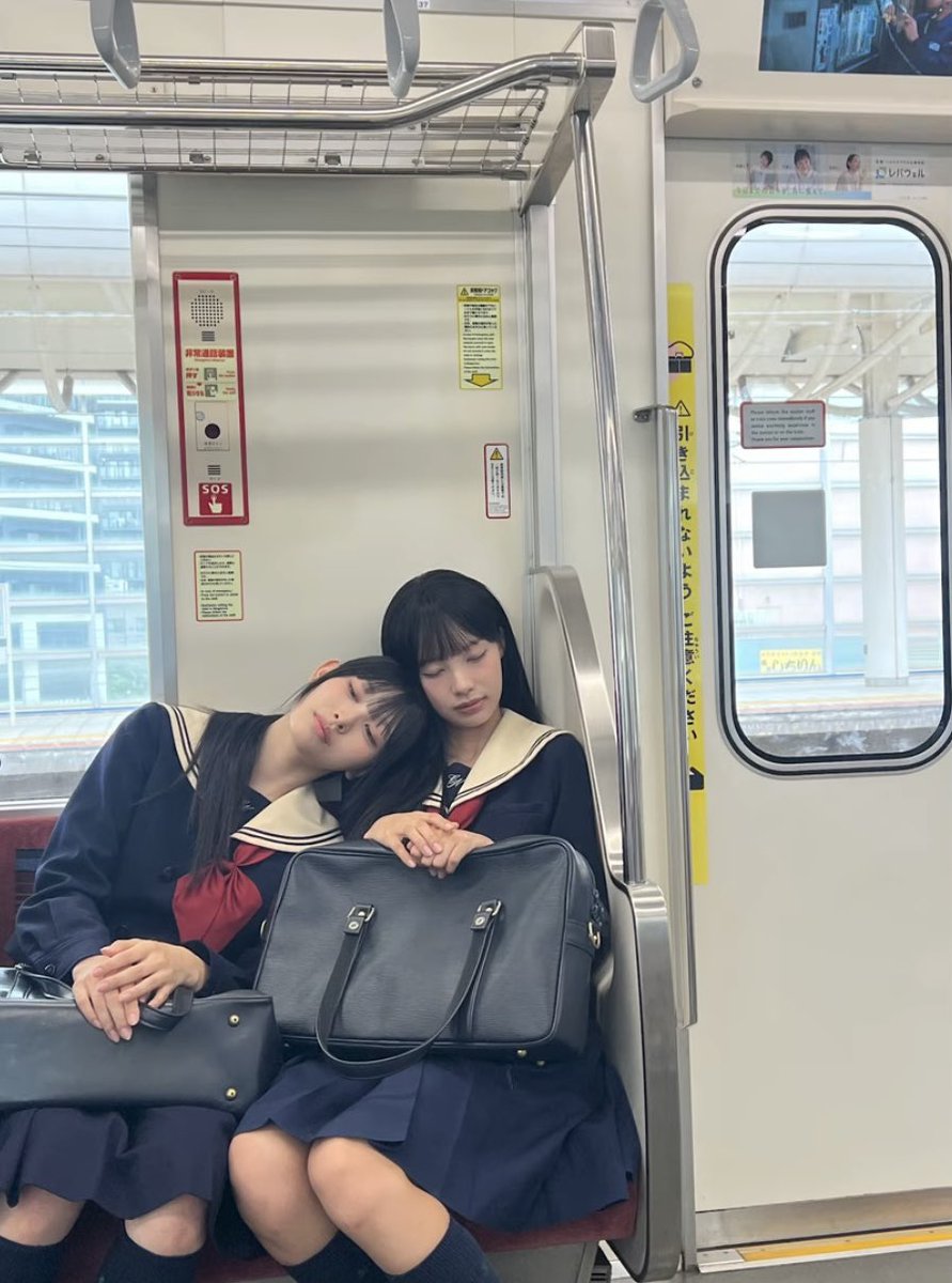 mitoxe9's tweet photo. 세일러문교복입고너무귀여워...
#드라마출연가능 https://t.co/UbjG9J97aC