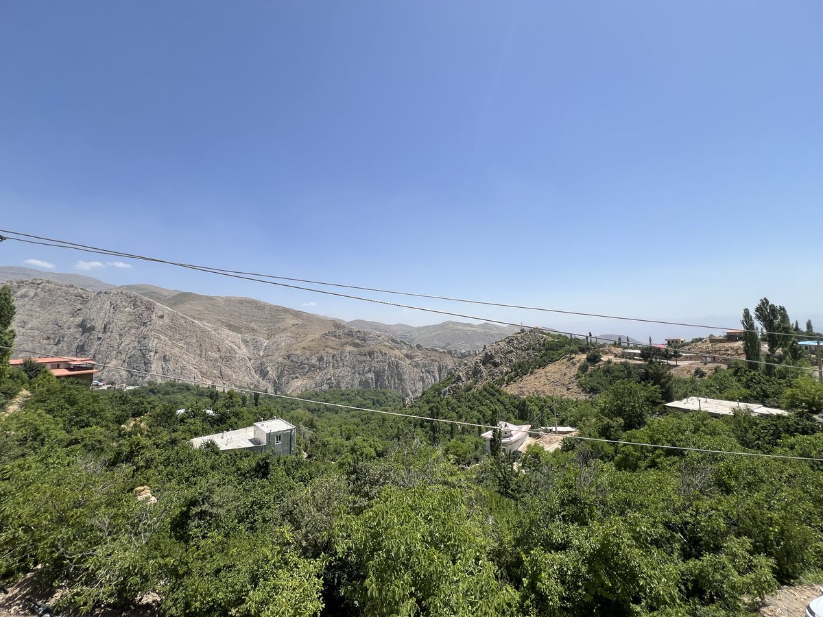 JavadGheibi's tweet photo. الموتیم😍
حس می‌کنم حسن صباح و یارانش، دائم جلوی چشمامونن! نکته جذاب برنج کاری و شالی کاری این منطقه بود که فکرش رو نمی‌کردم! محلی‌ها می‌گن امسال بارندگی و سطح آب کم‌نظیر بوده…
جای همه دوستان نازنین کنارمون سبز🙏💚☺️ https://t.co/QccrVqLHwX