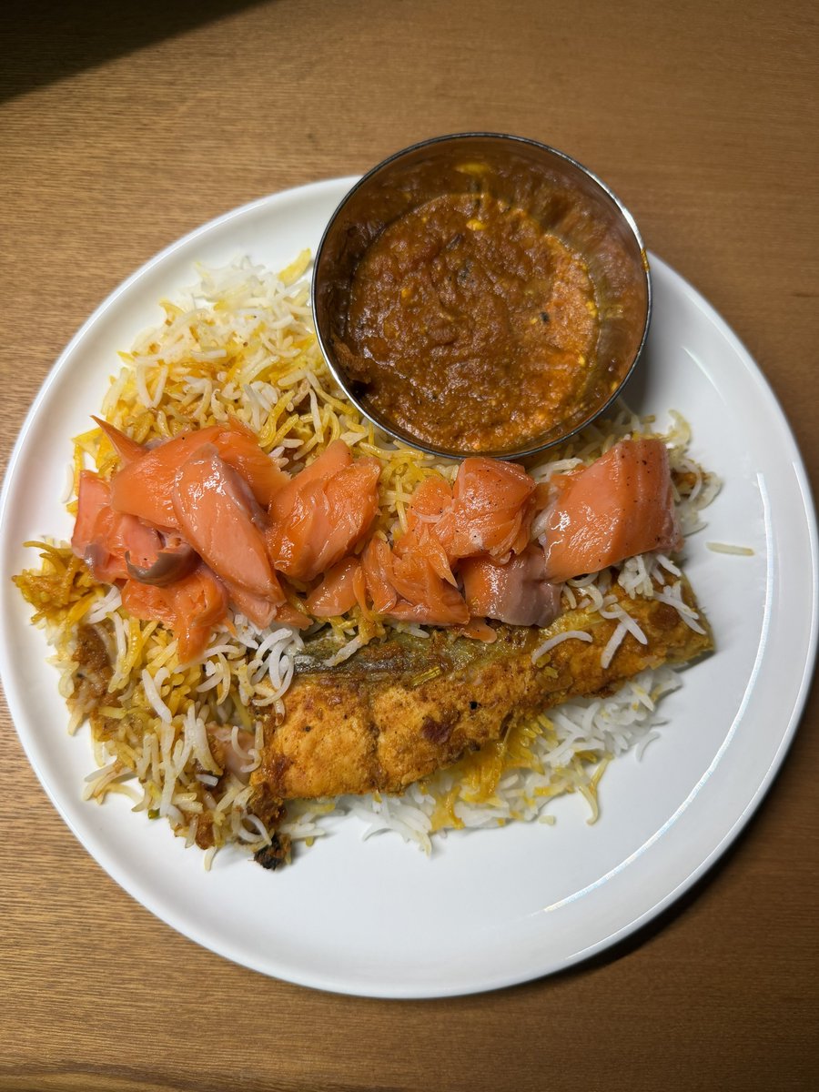 U79i_99's tweet photo. 飲めるサーモンビリヤニ
Salmon mie cuit biryani 

なんだこれぇぇぇぇぇえぁぇ。
笑いが出るくらい美味しい。
うますぎるるるるるるる‼︎ https://t.co/ixbXBMXONQ