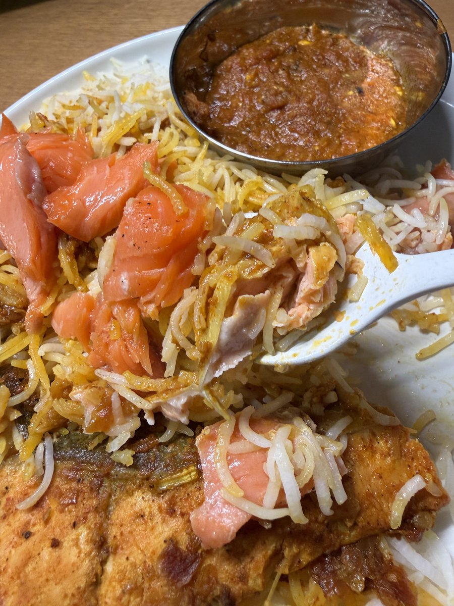 U79i_99's tweet photo. 飲めるサーモンビリヤニ
Salmon mie cuit biryani 

なんだこれぇぇぇぇぇえぁぇ。
笑いが出るくらい美味しい。
うますぎるるるるるるる‼︎ https://t.co/ixbXBMXONQ
