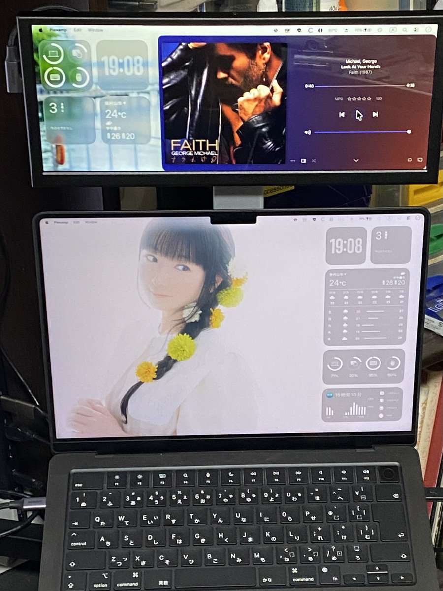 flightrec's tweet photo. 12.3インチ(1920:720)の横長サブモニターが安く転がってたので買っちった…。

とりあえず音楽プレーヤー(Plexamp)置き場にしてみる？ https://t.co/olDd1KGBnL