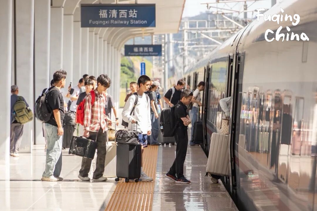 FuqingChina's tweet photo. At 3:11 p.m. on July 1, #train G923 departed from #Fuqing West Railway Station, marking the inauguration of Fuqing's first direct high-speed rail service to #HongKong West Kowloon. https://t.co/NuSLv176Zk