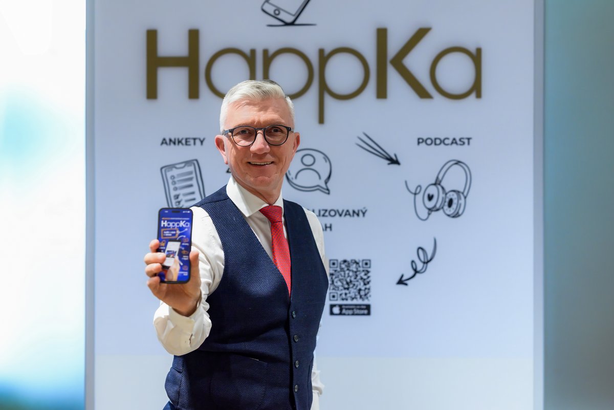 Hokomora's tweet photo. 📲 Máte už ve svém telefonu HappKu?

Ať už vás zajímá legislativa, ekonomický vývoj nebo novinky z vašeho oboru či regionu, v aplikaci HappKa najdete vše přehledně na jednom místě.

Proč si ji stáhnout?
✅ Kvalitní a relevantní obsah pro podnikatele.
✅ Personalizace díky tematickým štítkům – zobrazí se vám jen to, co vás opravdu zajímá.
✅ Důvěryhodné informace přímo od Hospodářské komory ČR.

💡 Nově v aplikaci najdete také aktualizovanou makroekonomickou prognózu pro roky 2026 a 2027. Buďte v obraze a mějte důležité informace vždy po ruce.

Stáhněte si HappKu a mějte podnikatelské dění pod kontrolou: https://t.co/7JSjMaBXxF

#hospodářskákomora #HappKa #budoucnostČeska