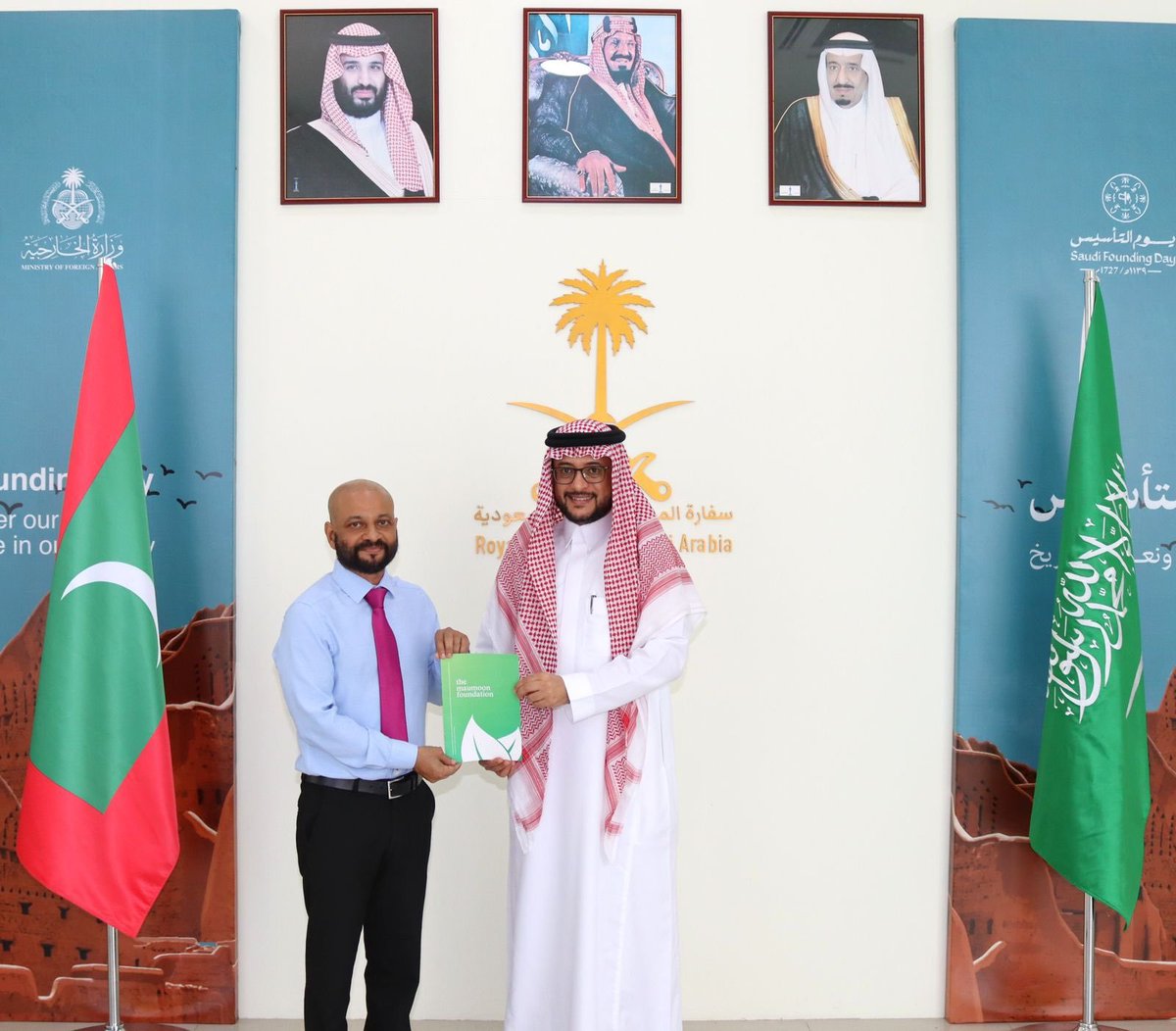 TheMaumoonFdtn's tweet photo. Vice Chairman @afarismaumoon and members of the Foundation's senior leadership met with H.E. Yahya Hassan Alqahtani, Ambassador of the Kingdom of Saudi Arabia to the Maldives. https://t.co/nOiYwfDmQX