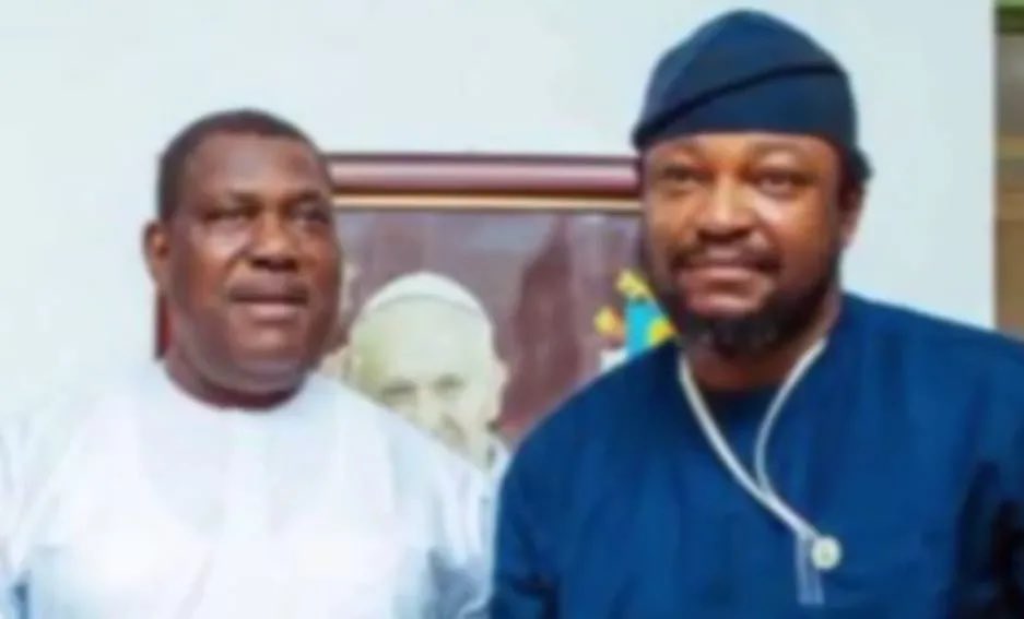 afrisagacity's tweet photo. This is Dolapo Babatunde Tanimola, the only witness in the case between Femi Gbajabiamila, Tinubu’s govt, and Prince Adeniyi Adeyemi, who died mysteriously in a hotel where he was lodging.

He was said to be the “principal” witness and only source of proof in the entire saga. Unfortunately, his mysterious death came only four (4) days after the Presidency arrested Prince Adeniyi Adeyemi.

The official report claimed that he died in a fire incident at the hotel.

What is the name of this hotel and where is it located? No one knows yet. What sort of fire incident killed only Dolapo Babatunde Tanimola in the entire hotel? No answer still.

Well, I sense what you people are thinking. But it won't come from my mouth.✍️