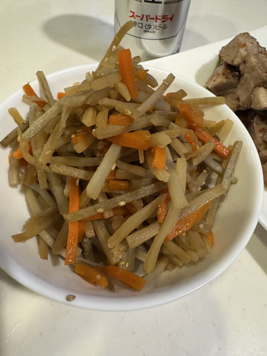 Shi_ko_ko44's tweet photo. こんばんは。
お疲れさまでした。
今週も無事終わりました😃
今日の夜ご飯。

 #おうちごはん
 #晩ご飯   #豚肉ステーキ  #きんぴらごぼう
 #アサヒ  #スーパードライ https://t.co/JUKYC0HWAG