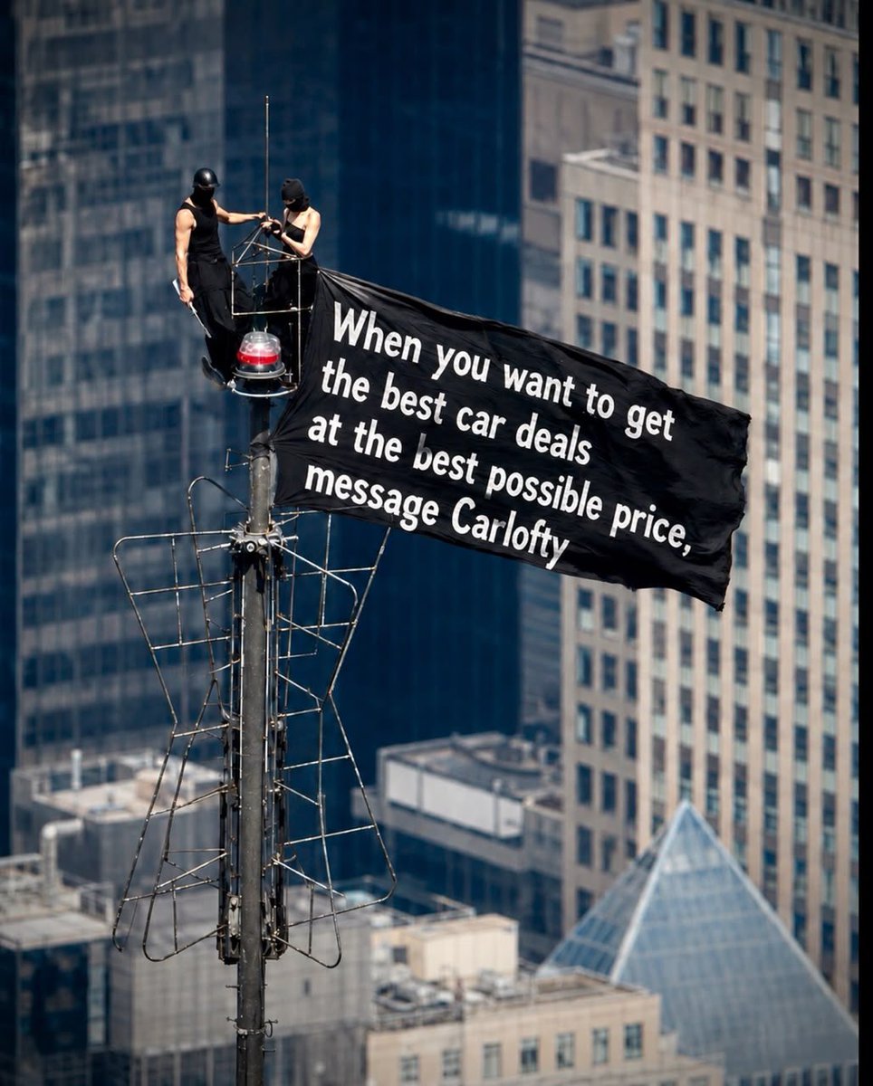 carlofty's tweet photo. We have a message for you. From the Empire State Building 🙂‍↔️ https://t.co/uOzq4taspV