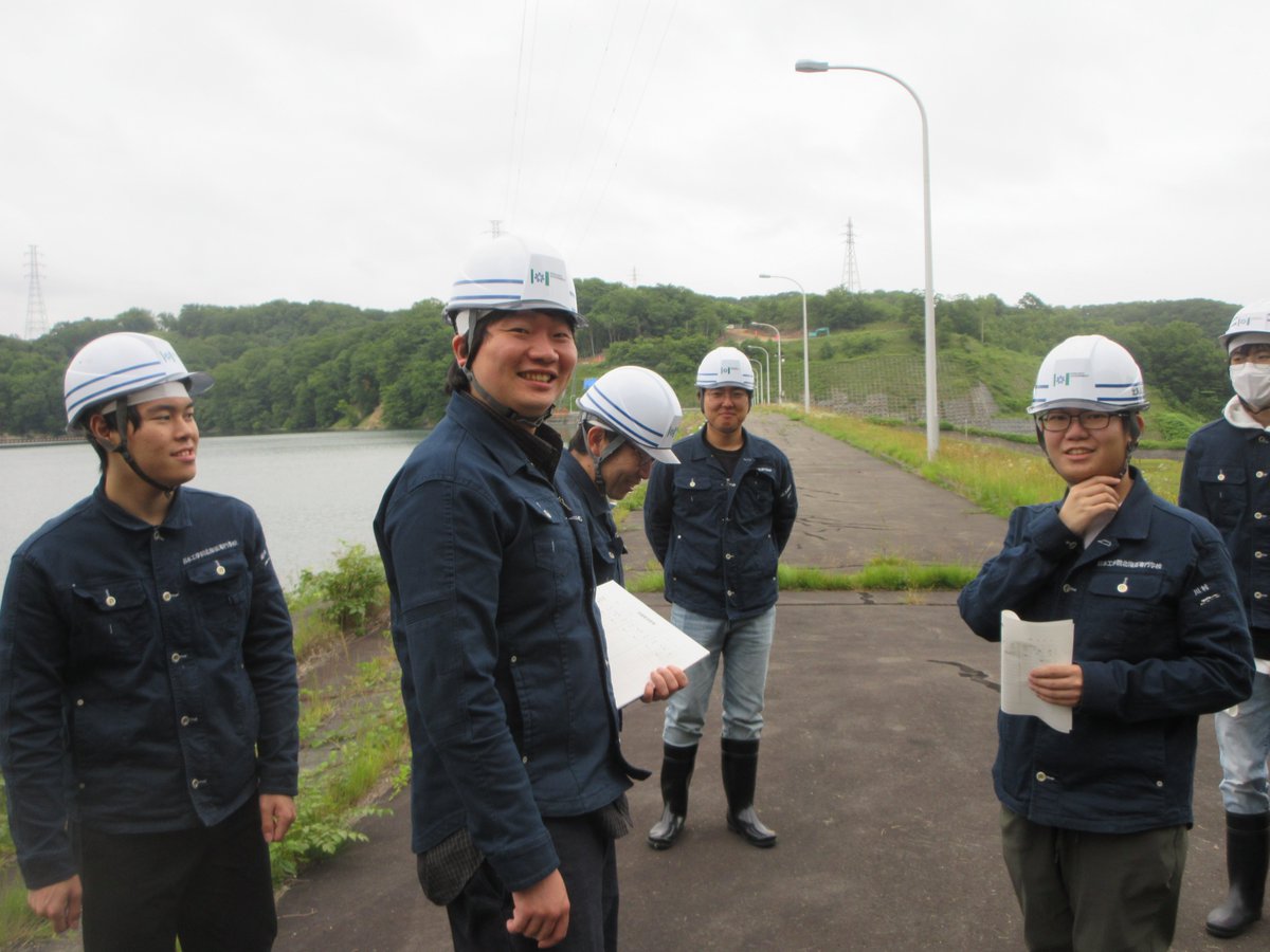 nkhs_hd's tweet photo. 北海道企業局の方より、幌別ダムで流量観測実習を実施いただきました

この幌別ダムが鉄のまち室蘭の工業用水を支えてくれています
#日本工学院 #北海道 #専門学校 #電気工学科 #ニコキタ #幌別ダム #企業局 https://t.co/NzGXdePjWd