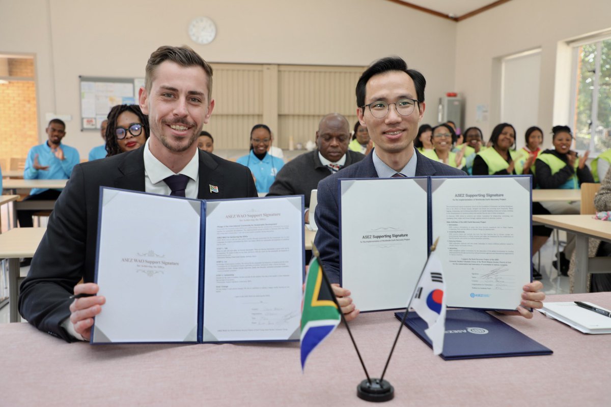 withfaanmaWWW's tweet photo. MEC Ewan Botha received another warm welcome before #ASEZ and #ASEZWAO reflected on key milestones already achieved and outlined a number of exciting environmental projects planned for the future. https://t.co/mNLIvXu2k6