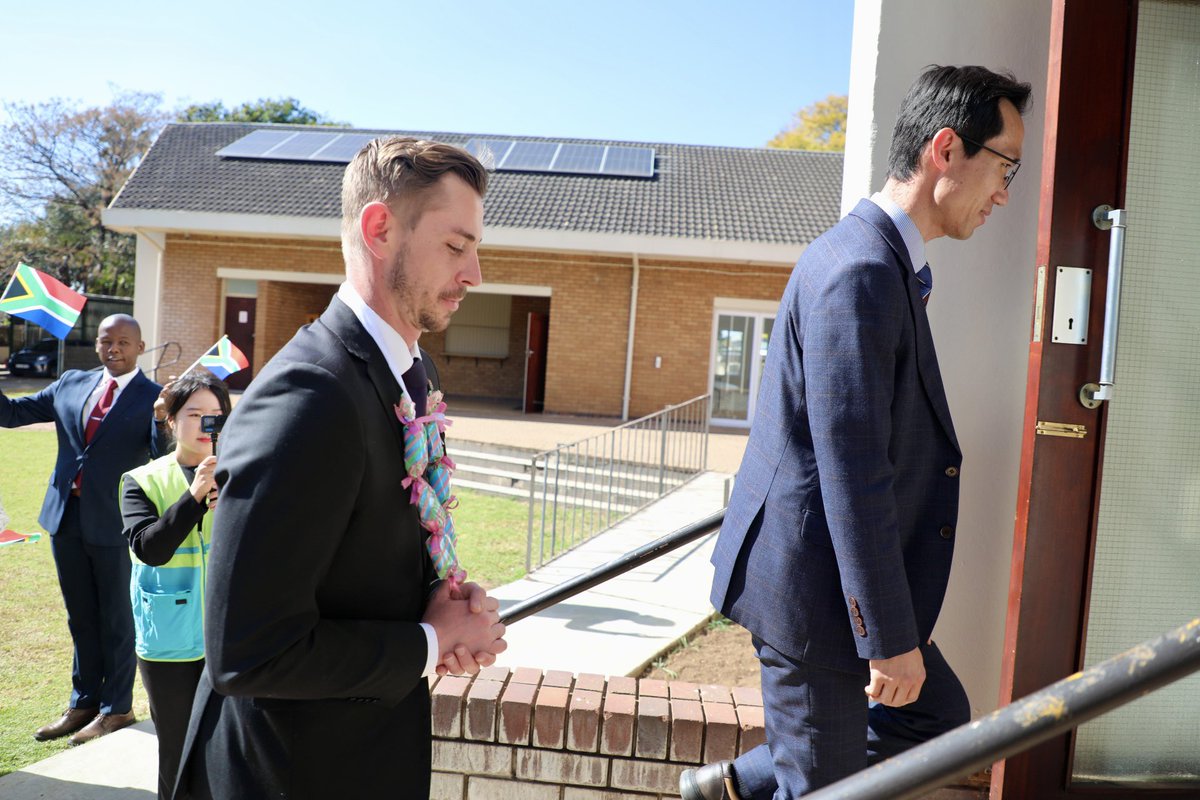withfaanmaWWW's tweet photo. MEC Ewan Botha received another warm welcome before #ASEZ and #ASEZWAO reflected on key milestones already achieved and outlined a number of exciting environmental projects planned for the future. https://t.co/mNLIvXu2k6