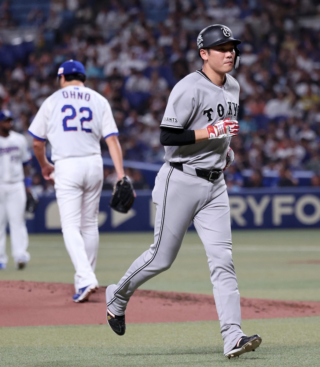 sanspo_giants's tweet photo. 【🔥#熱闘撮って出し📷】  

#坂本勇人 選手は同級生の中日・大野雄大投手と対戦
互いにチーム内ではベテランの立場ですが、まだまだ球界を盛り上げます（撮影・中島信生）    

#巨人 #ジャイアンツ #giants #サンスポ https://t.co/3qP7lSdE58