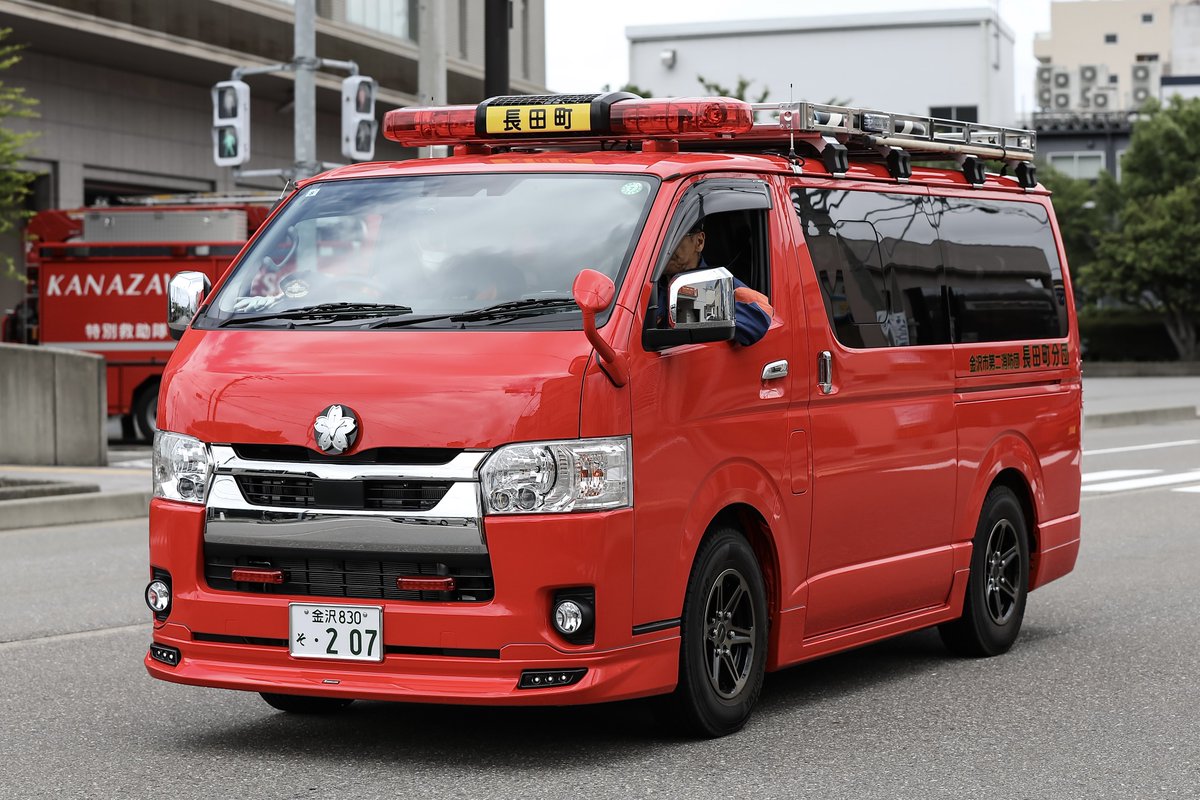 shiga_pc's tweet photo. イカついハイエース https://t.co/StTd6sl2mg