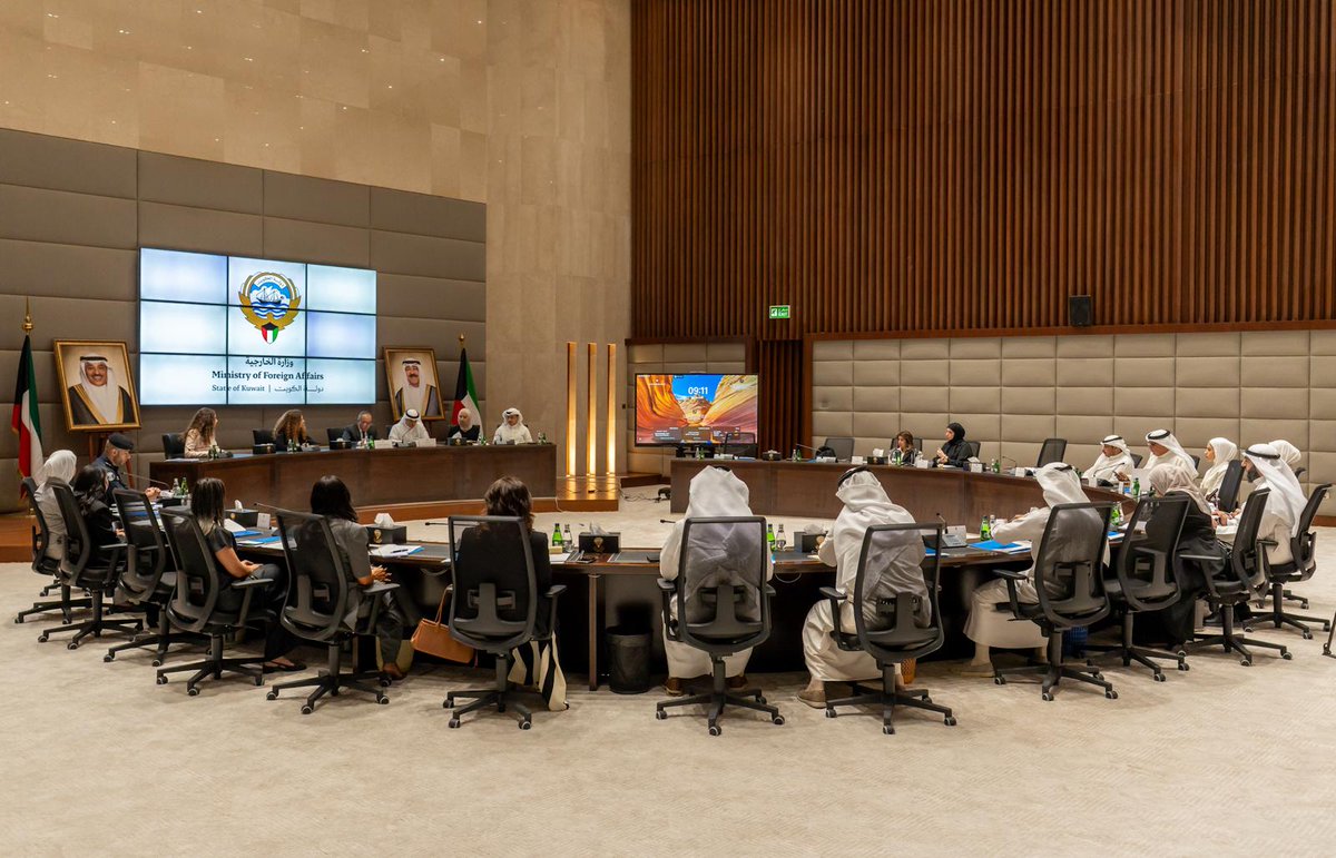 OHCHR_MENA's tweet photo. اختُتمت في الكويت ورشة عمل لتعزيز جاهزية أعضاء اللجنة الوطنية الدائمة لمناقشة تقرير الدولة أمام لجنة القضاء على جميع أشكال التمييز العنصري، بتنظيم المفوضية السامية لحقوق الإنسان وبالتعاون مع وزارة الخارجية الكويتية. #حقوق_الإنسان #الكويت #CERD https://t.co/VnE9pfaxn3