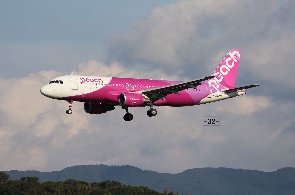 ピーチアビエーション Peach Aviation JA822P Airbus A320-214 福岡