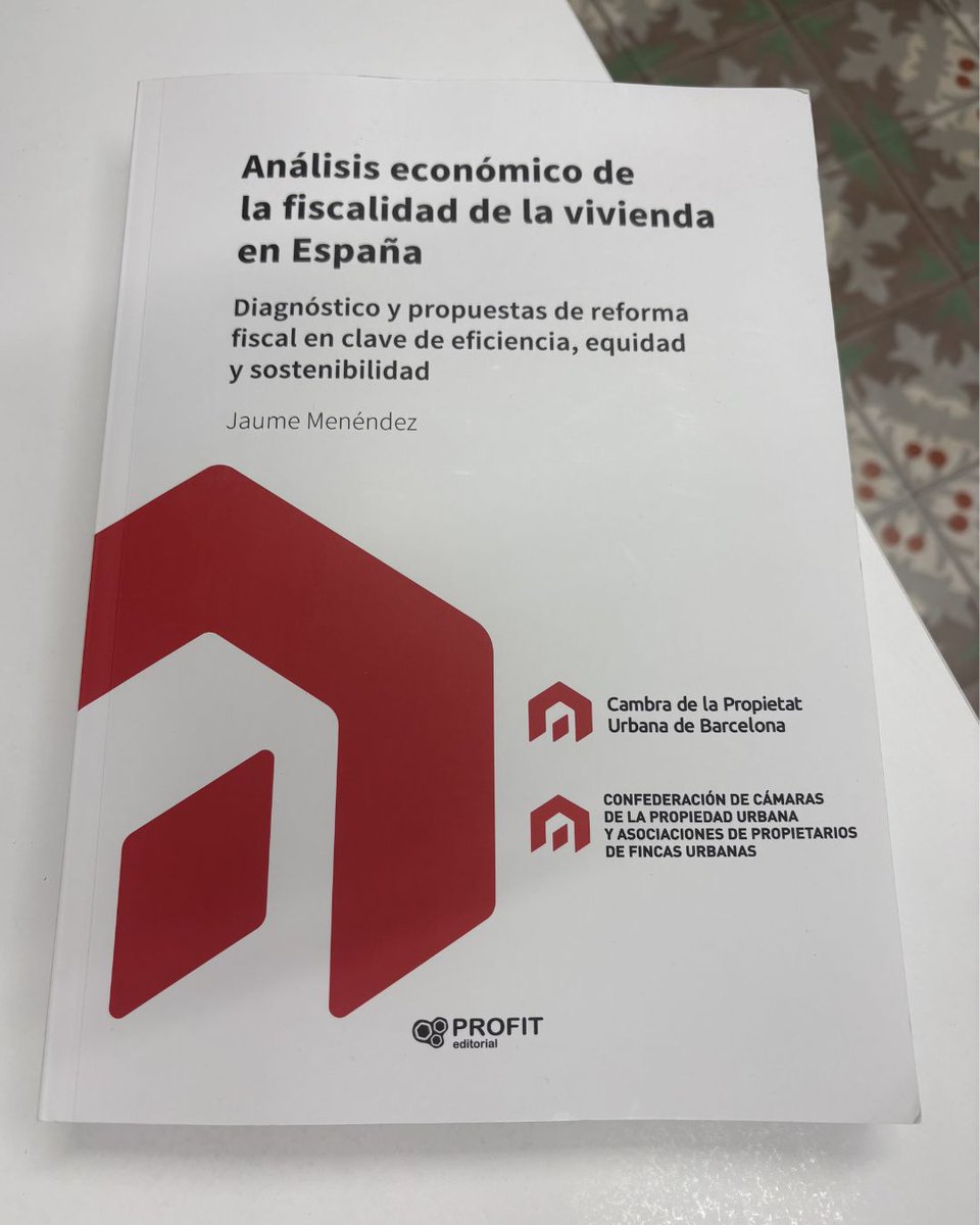 elisabet_bach's tweet photo. Ahir vam assistir a la presentació del llibre "Análisis económico de la fiscalidad de la vivienda en España", de l’economista @JaumeMenendez . @economistescat 

Moltes felicitats, Jaume, per l’estudi i per aportar una mirada rigorosa a un debat tan necessari. https://t.co/QTHUqUZ6Xz