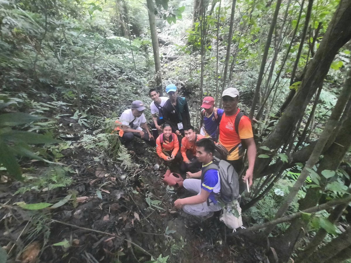 gmanews's tweet photo. NATURE DID ITS JOB AGAIN ✨🍀

LOOK: A rare Rafflesia speciosa, one of the country's rarest and largest endemic flowers, was recently discovered within the Mount Kanlaon Natural Park in Bago City, Negros Occidental, measuring 40.5 centimeters in diameter.

The discovery came despite Mount Kanlaon's unstable volcanic activity.

PHOTO COURTESY: Israel Malunes via DENR Negros Island

Visit https://t.co/KqDTBMbm15 for more updates.