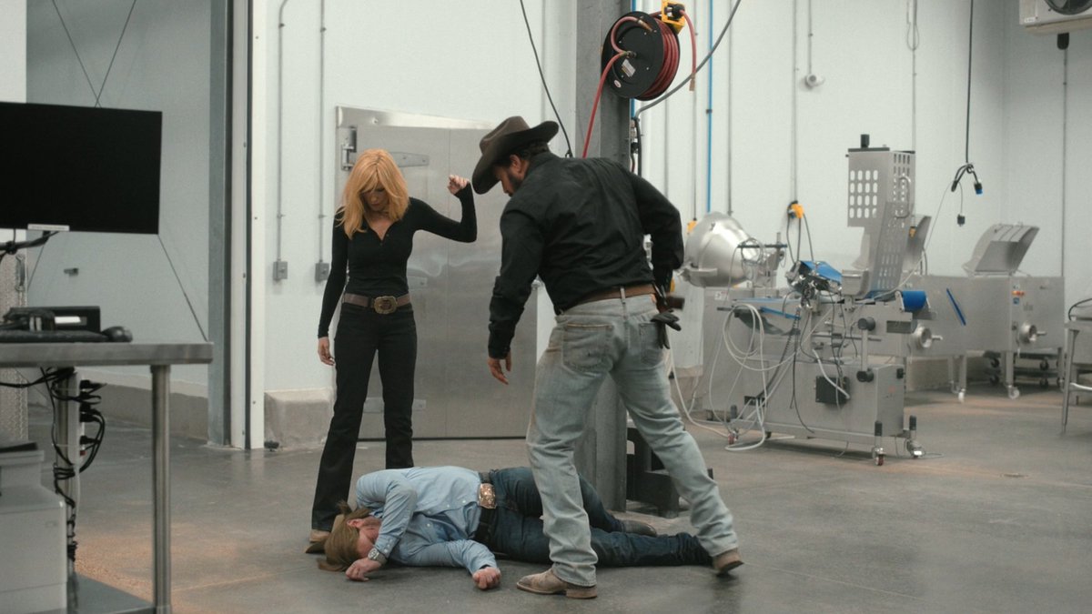 lilapits's tweet photo. you don't insult beth or put your hands on her and expect rip wheeler not to make your face meet the floor https://t.co/6jFWSmpli5