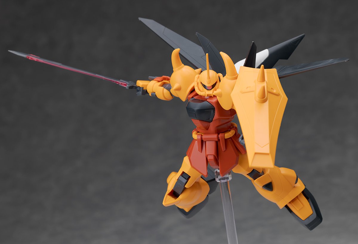 hoshimaruplamo's tweet photo. 「機動戦士ガンダムSEED DESTINY」よりHG グフイグナイテッド（ハイネ・ヴェステンフルス専用機）のレビューを公開しました。こちらは2005年当時に発売されたHGですが、グフをアレンジしたようなデザインが再現され、スレイヤーウィップは形状違いで2種類付属します。
https://t.co/kGEoiEojd3 https://t.co/HFJSiuwklR