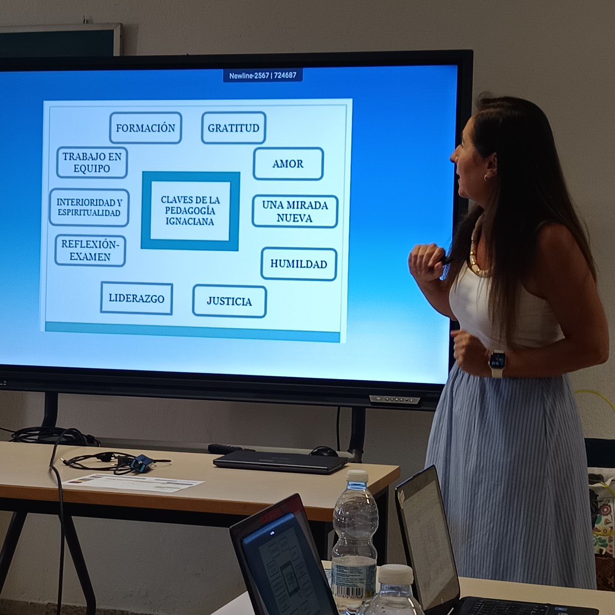 EscuelaEVG's tweet photo. ¡𝗡𝗼𝘀 𝘀𝗲𝗴𝘂𝗶𝗺𝗼𝘀 𝗳𝗼𝗿𝗺𝗮𝗻𝗱𝗼!

Los pasados días 26, 29 y 30 de junio, nuestro claustro se reunió en unas jornadas de formación para seguir mejorando nuestras competencias y preparar el próximo curso escolar. https://t.co/gzRqoLxGQr