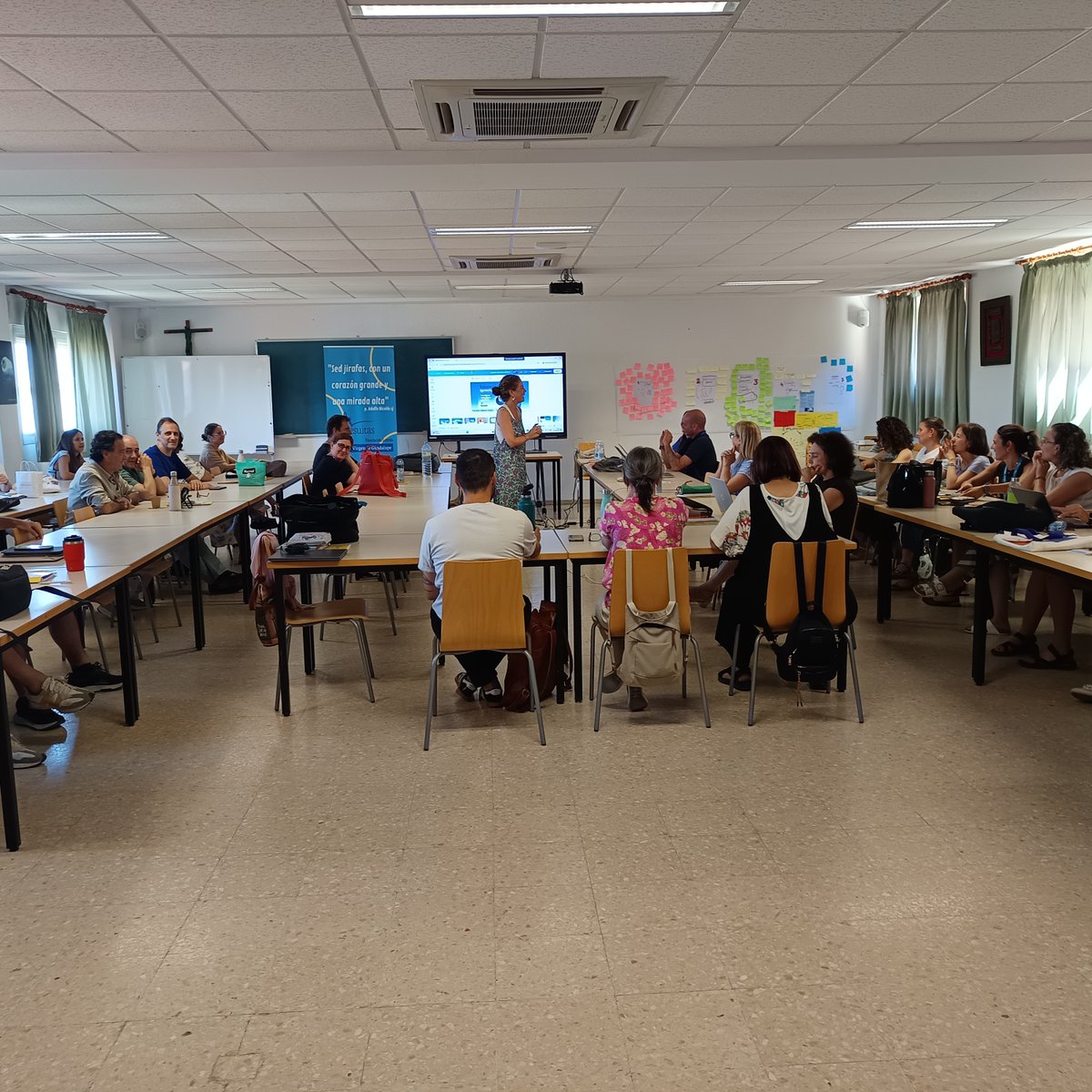 EscuelaEVG's tweet photo. ¡𝗡𝗼𝘀 𝘀𝗲𝗴𝘂𝗶𝗺𝗼𝘀 𝗳𝗼𝗿𝗺𝗮𝗻𝗱𝗼!

Los pasados días 26, 29 y 30 de junio, nuestro claustro se reunió en unas jornadas de formación para seguir mejorando nuestras competencias y preparar el próximo curso escolar. https://t.co/gzRqoLxGQr