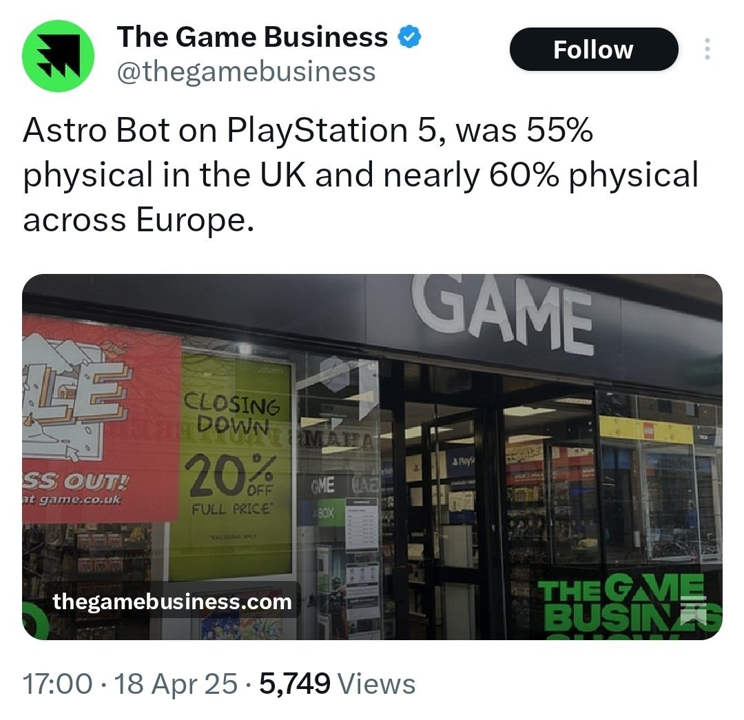 Lord_PSMG's tweet photo. 🚨 DESMASCARADA! SONY DISTORCEU DADOS DA MÍDIA FÍSICA PARA OCULTAR VERDADEIRA MOTIVAÇÃO: GANÂNCIA!

Dados vazados do hackeamento da Insomniac Games em dezembro de 2023 (época em que alegadamente a mídia digital já ultrapassava com folga a física nos relatórios fiscais da empresa) DESMENTEM alegação da Sony sobre as proporções entre as mídias em seu recente anúncio sobre o fim dos discos.

📀PROPORÇÃO REAL:
A mídia digital ganhou muito mais força dentro do PlayStation no início da pandemia do COVID, quando passou a superar — teoricamente — os números dos discos na plataforma atingindo uma fatia de 65%. Por volta de 2023, os relatórios de anos fiscais da Sony apontavam que os jogos digitais já ocupavam 70% da proporção, mas nesse mesmo ano a Insomniac Games foi hackeada e dentre os dados vazados estavam números internos da empresa sobre as vendas físicas de seus jogos, revelando a verdadeira proporção a seguir:

Uncharted 4 - 83%📀
Sackboy - 77%📀
R&C Rift Apart - 76% 📀
Ghost of Tsushima DC - 71%📀
Demon's Souls - 70%📀
Miles Morales - 66%📀
Spider-Man - 66%📀
Returnal - 61%📀
The Last of Us 2 - 61%📀
Ghost of Tsushima - 51%📀
MLB The Show 21 - 39%📀

No total da tabela oficial vazada, 31 dos 33 jogos da Sony venderam mais FÍSICO do que digital até então. Recentemente, tivemos o exemplo de Astrobot, que vendeu 55% em formato físico no Reino Unido e 60% na Europa. Além disso, os relatórios da Sony também ignoram um vasto público do mercado de jogos usados que também compram consoles, acessórios, DLC's, serviços etc. 

⚠️A PEGADINHA NOS RELATÓRIOS:
Os relatórios apresentam apenas uma visão parcial da realidade. O real problema é que os dados são misturados sem distinção com JOGOS DE SERVIÇO. Jogos live service como Call of Duty, NBA 2K, FIFA etc, têm divisões digitais mais altas, pois são lançados anualmente, impactando severamente na balança.

💰A VERDADEIRA MOTIVAÇÃO:
Em seu último ano fiscal (FY 2025) a Sony faturou mais de 31 BILHÕES em receita e mais de 3 bilhões em lucro em sua divisão de jogos, contando com a mídia física. Então, qual é a real razão em quererem matar a mídia física?

JOGOS THIRD-PARTY: 
A Sony ganha 15% em vendas físicas (o resto vai para o publisher e varejista) e 30% no digital. 

JOGOS FIRST-PARTY: 
70% no formato físico e 100% no digital.

Se fizermos um calculo hipotético com base no relatório do FY 2025, a estimativa de ganho adicional (convertendo todo o físico restante para digital) seria algo em torno de US$ 200 milhões a US$ 1 bilhão por ano em receita/lucro extra, o que representaria um aumento de ~10-30% no lucro operacional do segmento G&NS, mas isso tiraria dos jogadores a propriedade real dos jogos comprados e liberdades que somente a mídia física pode oferecer... E aqui chegamos a conclusão: 

LIBERDADE E RESPEITO NÃO TÊM PREÇO!