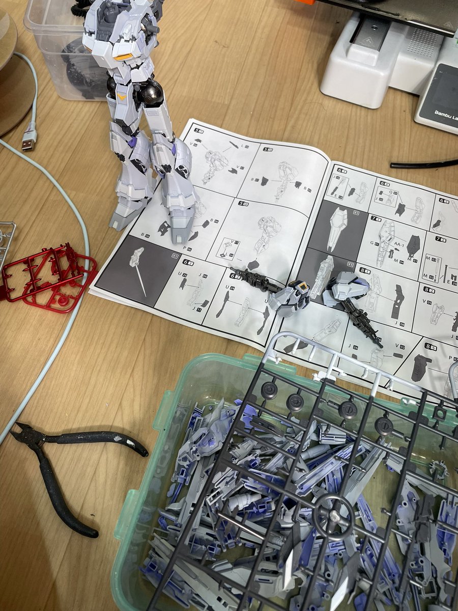 Shin_go6's tweet photo. 知らないどこ製かわからないガンプラ組むのはジグソーパズルで安い時間を切り売りしてる感が半端ないです😗 https://t.co/DEM58BT86X