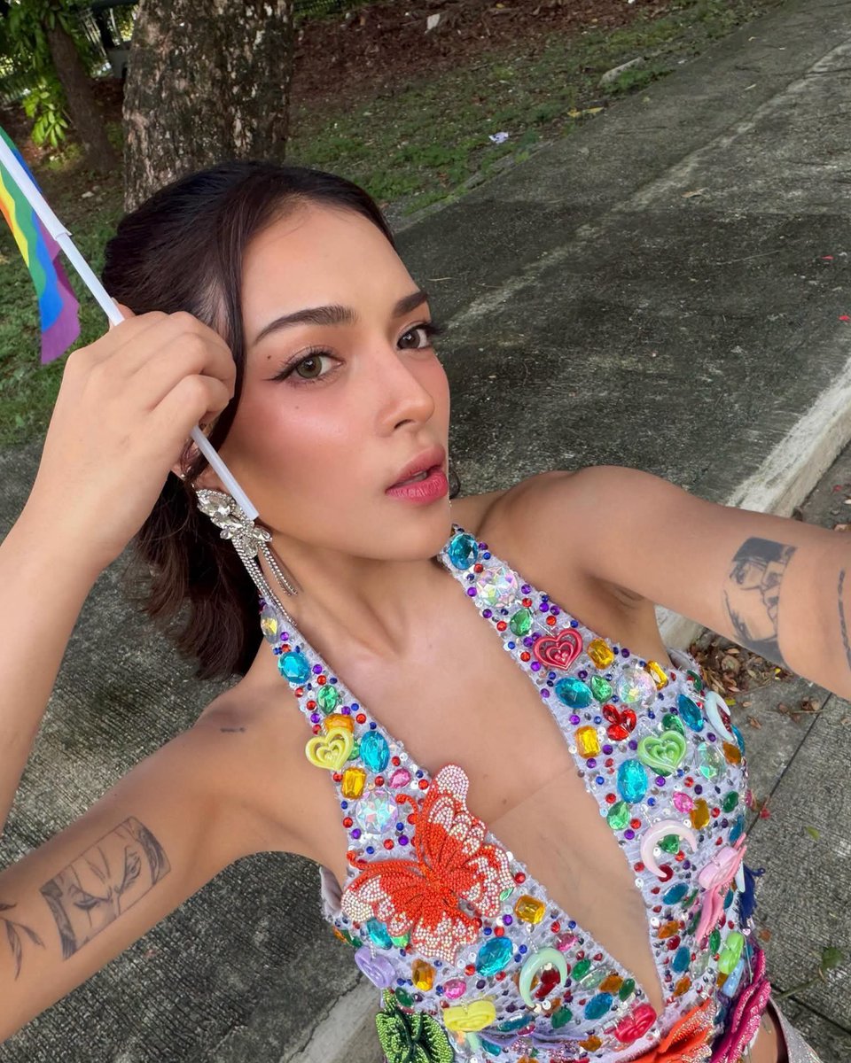 Rosemae411778's tweet photo. 📸 #StarCinemaCelebSpotting 

🌈 Mika Salamanca celebrated Pride in full color, dazzling in a vibrant dress adorned with intricate beaded flowers, butterflies, and heart details that perfectly matched the festive spirit. 

🤎 Brent Manalo served effortless boy-next-door appeal in a checkered long-sleeved shirt layered over a white tank top and dark jeans, finishing the look with a beige handbag for a stylish twist. 

Engage here everyone

FB

https://t.co/SNdRGBgYNc

IG

https://t.co/1xhxyo4fHU

#Mikbrent