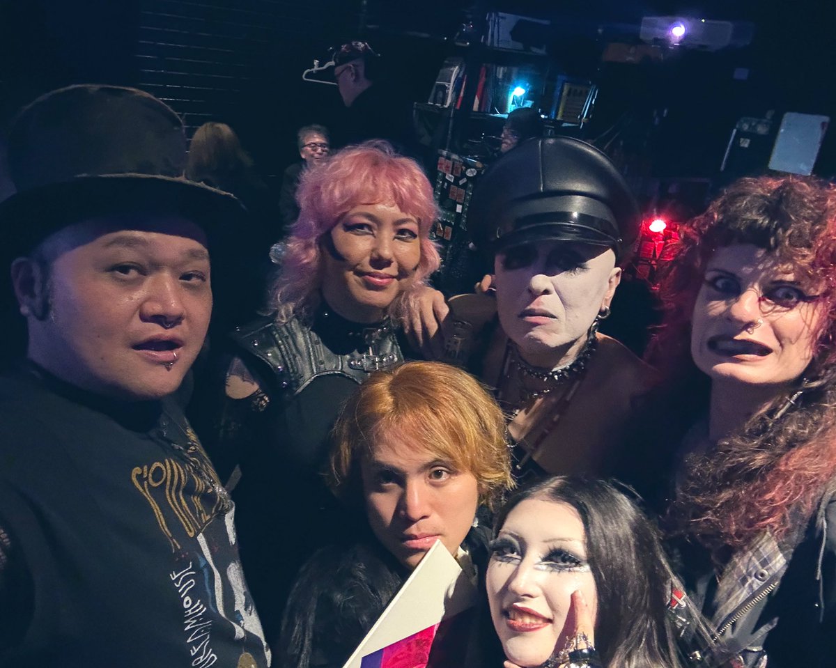 nAo12xu's tweet photo. 【DJ Setlist】
遅ればせながら6/30(火)のAUTO-MODライブでかけたDJセットリストを公開します❗️

レコード120枚くらい持参して26曲をスピン🎧
頭の5曲を除いて日本のニューウェイヴ、ポストパンク、ゴスで押し通しました🔥

前半は上野さんたち意識でニューウェイヴ色強め、オートモッド前はジュネさんと繋がりのあるバンドや先日の動画配信で名前の出た方主体でかけました⚡️
(他にもソドムや一風堂、土屋昌巳さんがプロデュースしたThe Willardの曲など持参してましたが時間切れ)

ジャケを写真撮ってくれたり踊ってくれたり、会場の熱い反響が嬉しかったです❤️‍🔥

YouTube Play Listも作ってるのでそれは次の投稿にリンク貼ります🔗

==========

DJ NAO12XU Setlist for 
AUTO-MOD『In The Wake Of KING AUTO-MOD』Release Gig

June 30th 2026 @ WildSide Tokyo

▼OPEN〜イントナルモーリ▼
01. The Stranglers - Golden Brown ('82/UK)
02. The Danse Society - Sonmewhere ('83/UK)
03. Bauhaus - Passion of Lovers ('81/UK)
04. Lene Lovich - Bird Song ('79/UK)
05. X-mal Deutschland - Polarlicht Peel Session ver ('86/GER)
06. Bardo Thödol - Wandering Plateaux ('89/JPN)
07. Gushi - 連中 (Renchu) ('81/JPN)
08. アケボノイズ (Akevonoiz) - クレバス (Crevasse) ('82/JPN)
09. D-Day - Dead End ('83/JPN)
10. いんど猫 (Indo Neko) - Hakuchi! ('89/JPN)
11. Sarasvati - Mono-Drama ('86/JPN)
12. 水玉消防団 (Mizutama Shobodan) - 嘘月 (Usotsuki) ('85/JPN)
13. Portray Heads - Elaborate Dummy ('85/JPN)
14. Yapoos - 肉屋のように (Nikuya No Youni) ('87/JPN)
15. Zelda - Ash-Lah ('80/JPN)
16. G-Schmitt - Future Daze ('88/JPN)

▼捏造と贋作〜AUTO-MOD▼
17. P-Model - Another Day 7" ('86/JPN)
18. Excentrique Noiz - Monochrome ('82/JPN)
19. アレルギー (Allergy) - Plastic Toy ('84/JPN)
20. Haruhiko Ash - In A Target ('88/JPN)
21. Phaidia - Dancing Death ('85/JPN)
22. 紅蜥蜴 (Benitokage) - ロック・クリティック (Rock Critic) ('78/'80/JPN)
23. IdeAL - 陰影 (Kage) ('86/JPN)
24. 黒色エレジー (Kokushoku Elegy) - 花粉犯罪 (Kahun Hanzai) ('86/JPN)
25. Madame Edwarda - Opera ('84/JPN)
26. Buck-Tick - Plastic Symdrome (Type 2 7"ver) ('86/JPN)

※Spinned All Original Vinyl and Flexi (not reissue) 

#goth #postpunk #newwave