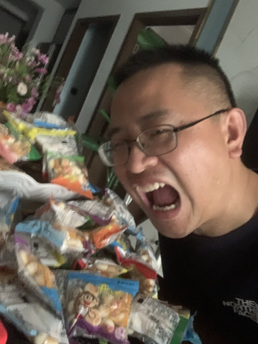 JamesCageWhite's tweet photo. My mother bought me many snacks . Very yummy very tasty I like it https://t.co/DMCy0Q6fmJ