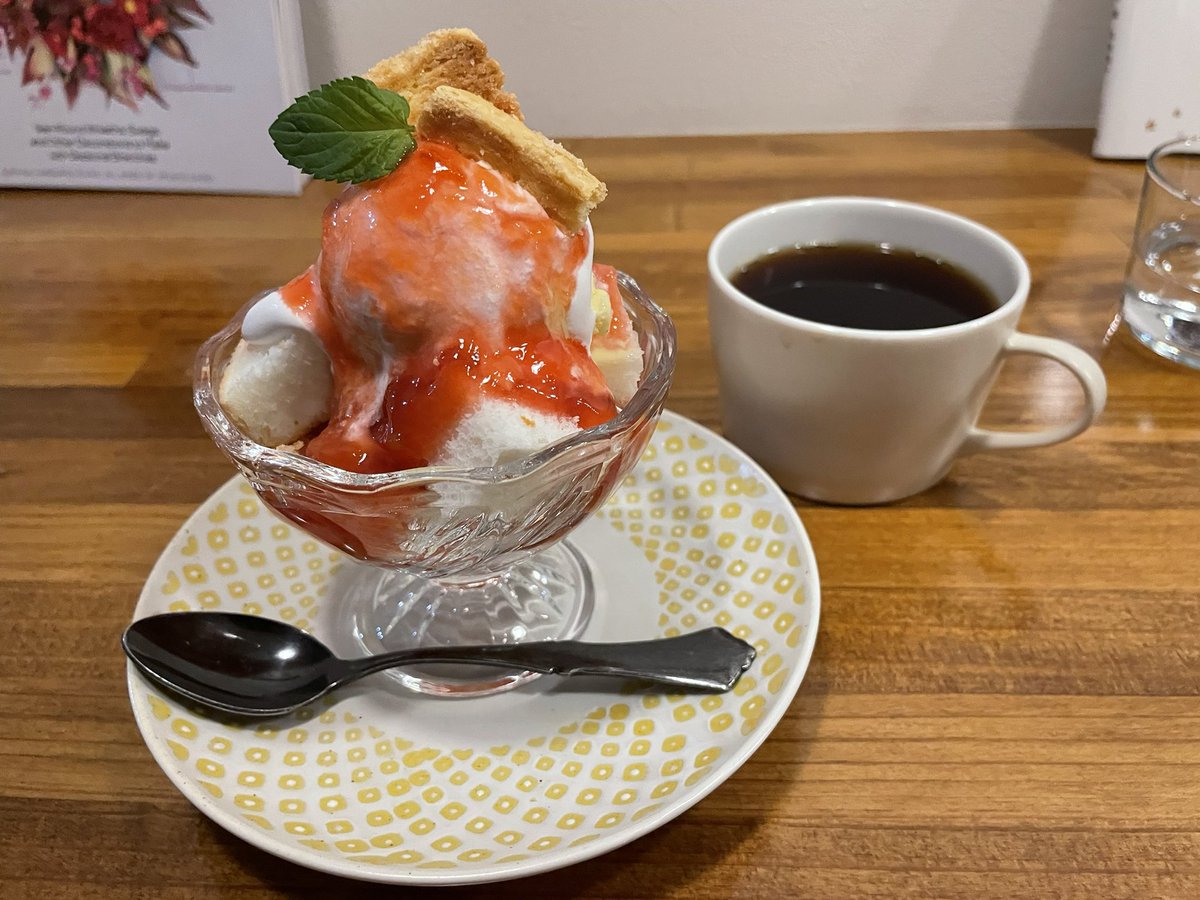 u_pe_ko's tweet photo. 夜カフェ https://t.co/UIooW9jBX0