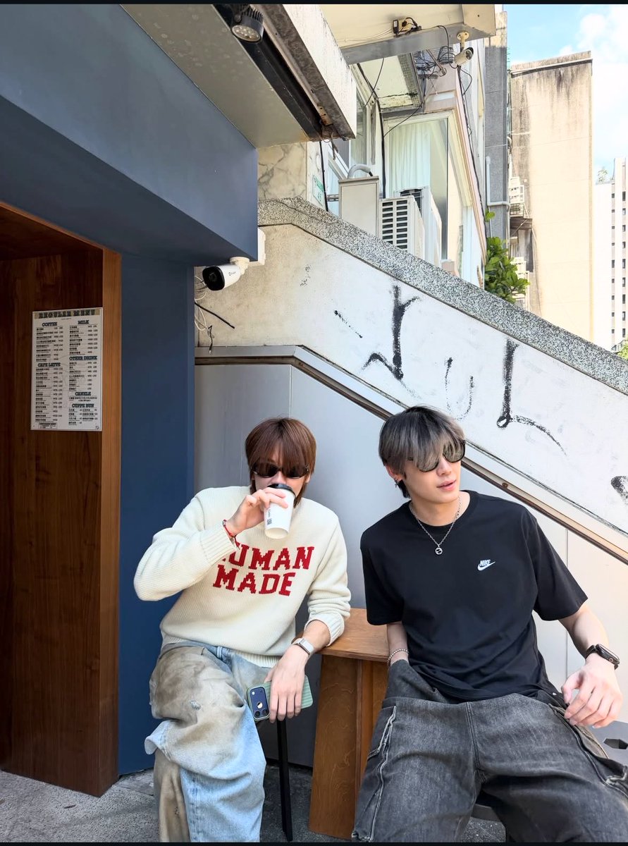 blingblingoppa's tweet photo. Every time I see BounPrem on a coffee date, I will think of how bb used to find it unusual to stay at a cafe for long hours but prem prem enjoys staying at the cafe for long hours to hang out with his friends/loved ones &amp; bb slowly learnt to appreciate it too🥺 https://t.co/NKvPRvMbVA